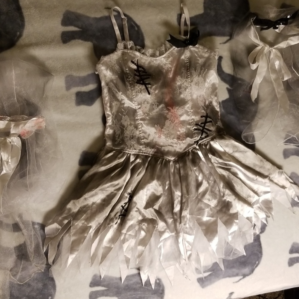 Zombie bride costume